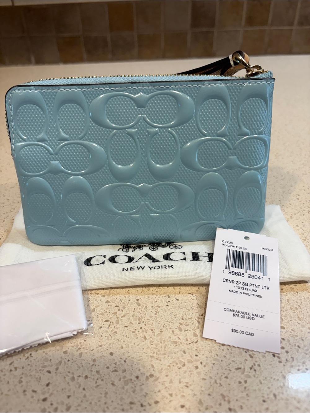 Coach NWT Glossy Light Blue Patent Leather Wristlet with Dusty MSRP $75 - Picture 6 of 9